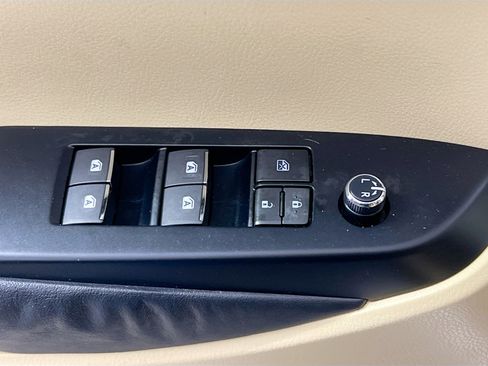 Used 2014 Toyota Highlander Limited image 16