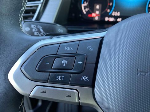 Used 2024 Volkswagen Atlas Cross Sport SE image 19