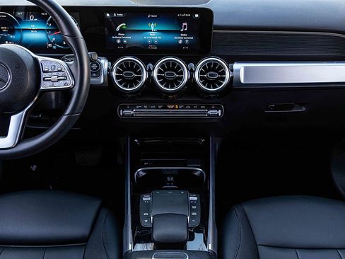 Used 2022 Mercedes-Benz GLB 250 GLB 250 image 11