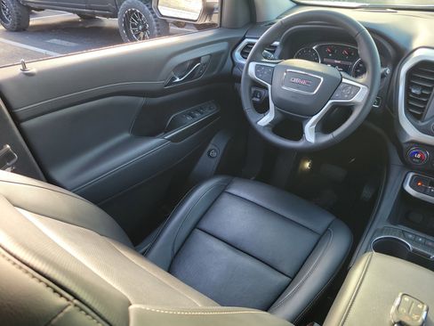 Used 2023 GMC Acadia SLT image 15