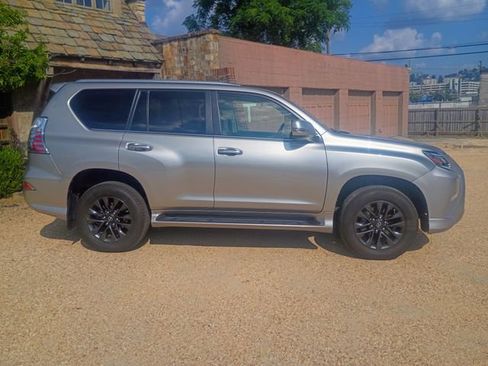 Used 2022 Lexus GX 460 Premium w/ Premium Package AWD/4WD image 14