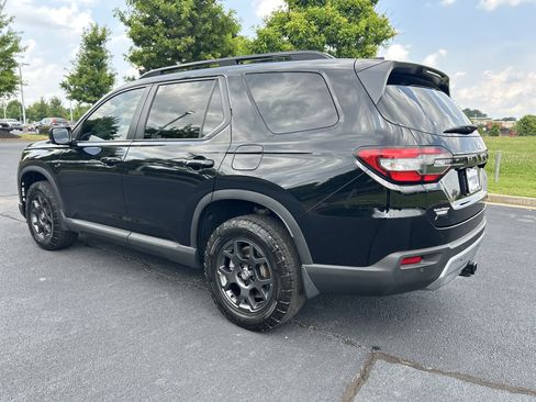 Certified 2025 Honda Pilot TrailSport image 7