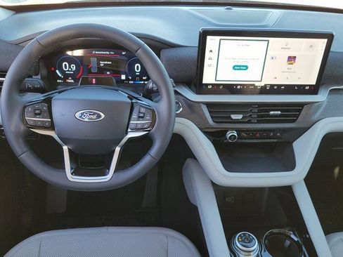 New 2026 Ford Explorer Platinum w/ LUX Leather Package image 9