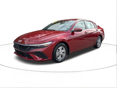 Certified 2025 Hyundai Elantra SE image 7