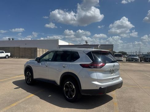 Certified 2025 Nissan Rogue SV FWD image 16