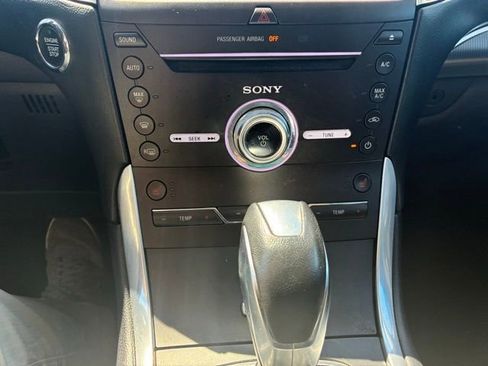 Used 2018 Ford Edge Titanium FWD image 14