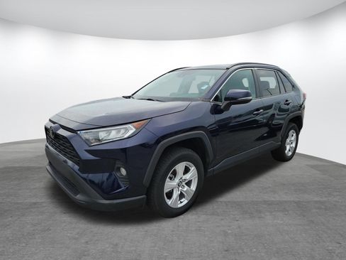 Used 2020 Toyota RAV4 XLE FWD image 3