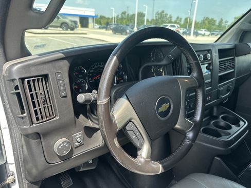 Used 2019 Chevrolet Express 3500 w/ Driver Convenience Package RWD image 12