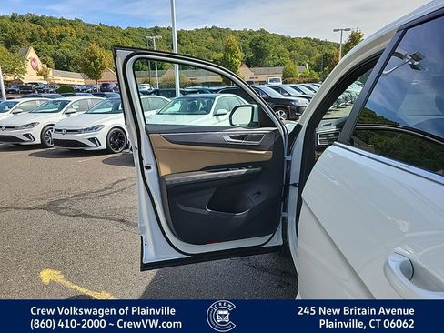 New 2026 Volkswagen Atlas Cross Sport SE image 25