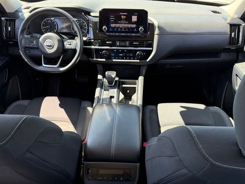 Certified 2023 Nissan Pathfinder SV w/ Black Appearance Package FWD image 22