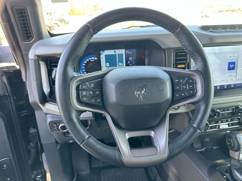 Used 2023 Ford Bronco Badlands image 14