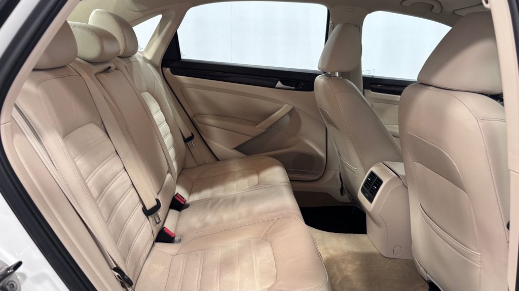 Used 2014 Volkswagen Passat TDI SEL Premium FWD image 26
