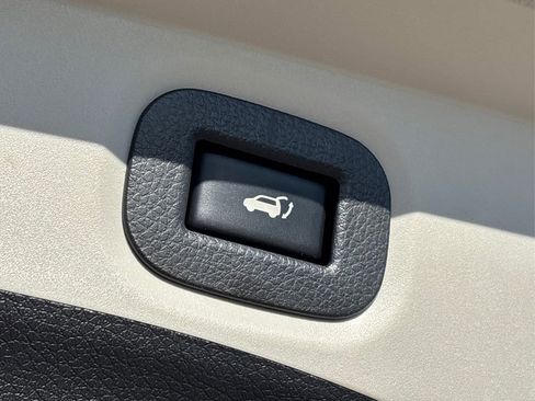 Used 2019 Nissan Rogue SV image 14