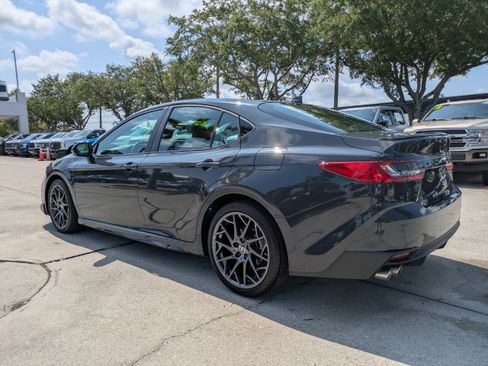 Used 2025 Toyota Camry SE FWD image 6
