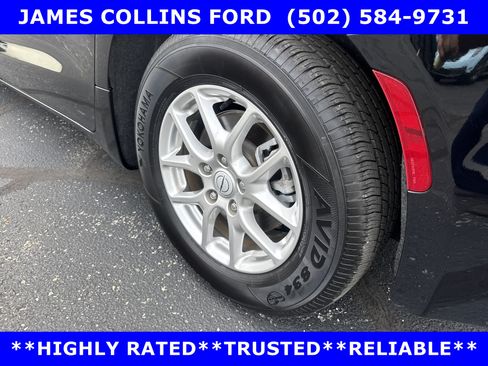 Used 2025 Chrysler Pacifica Select FWD image 18