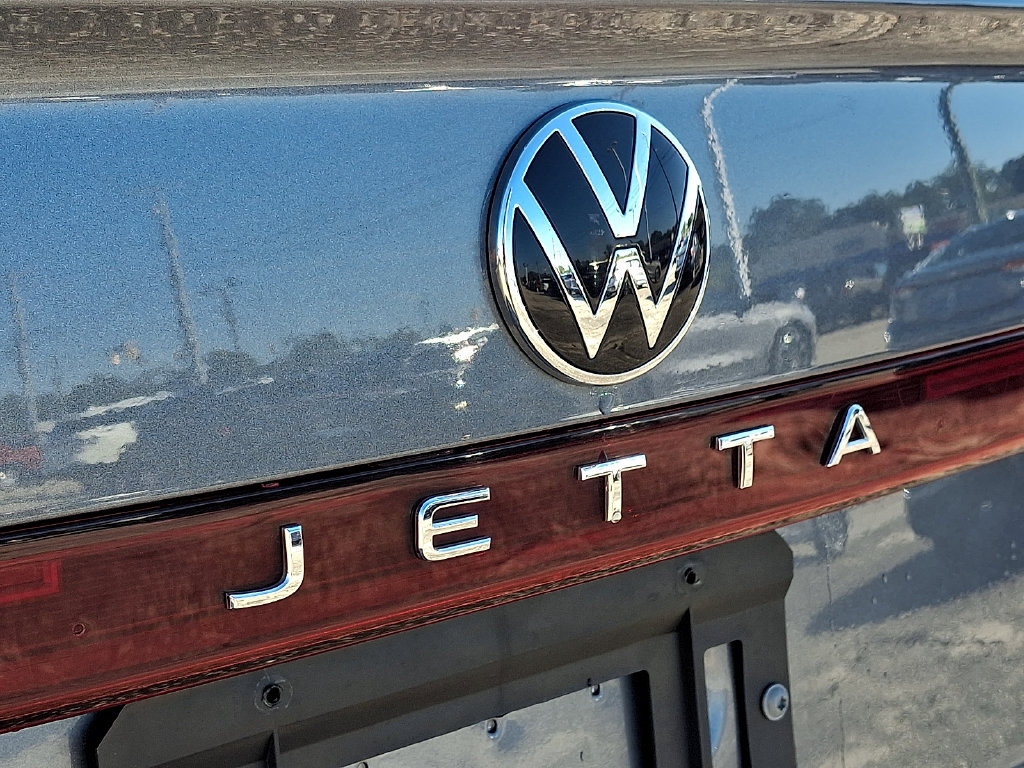 Used 2025 Volkswagen Jetta SE FWD image 30