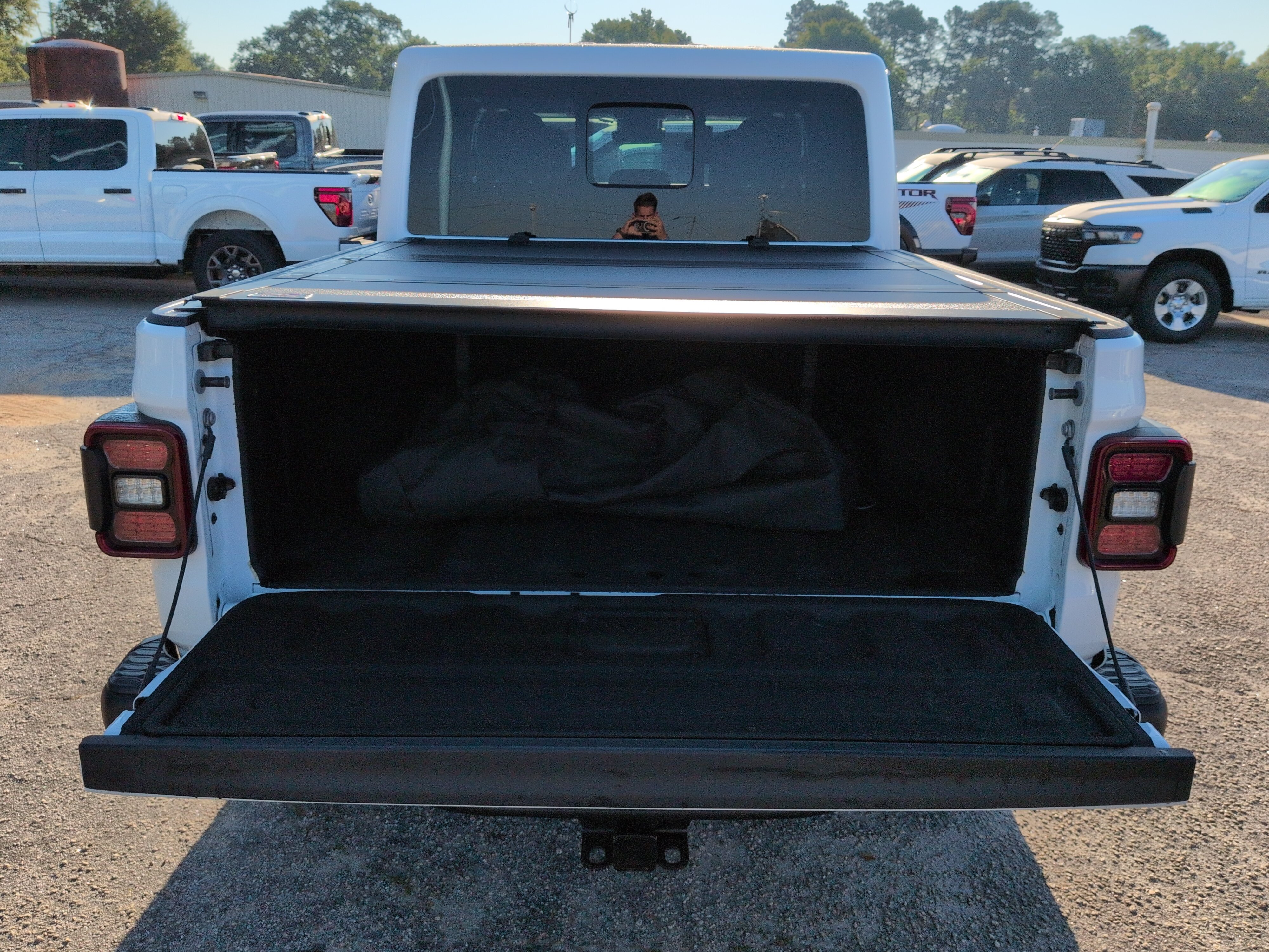 Used 2025 Jeep Gladiator Rubicon AWD/4WD image 11