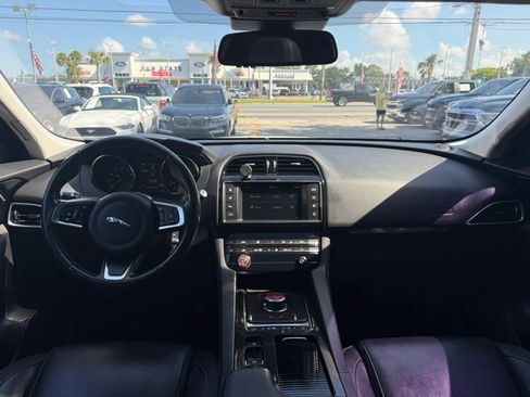 Used 2018 Jaguar F-PACE Prestige AWD/4WD image 10