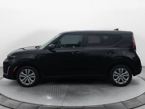 Used 2023 Kia Soul LX FWD image 2