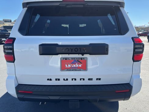 New 2026 Toyota 4Runner SR5 image 3