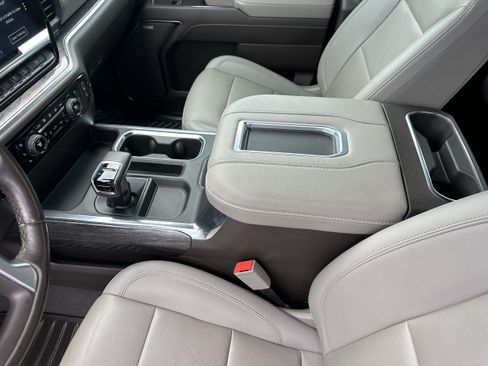 Used 2022 Chevrolet Silverado 1500 LTZ w/ LTZ Premium Package AWD/4WD image 22