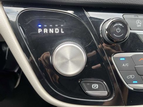 Used 2022 Chrysler Voyager LX image 20