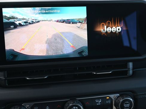 New 2025 Jeep Gladiator Sport image 18