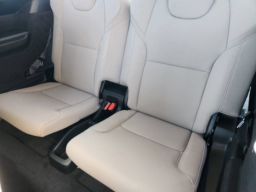 New 2026 Volvo XC90 T8 Plus w/ Protection Package Premier AWD/4WD image 20