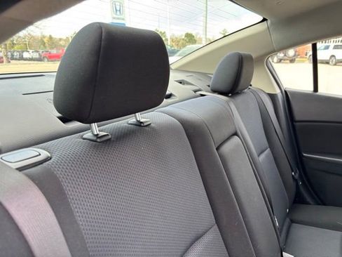 Used 2011 MAZDA MAZDA3 i Touring image 20