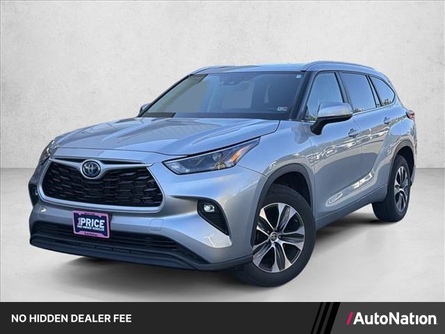 Used 2023 Toyota Highlander XLE FWD image 1
