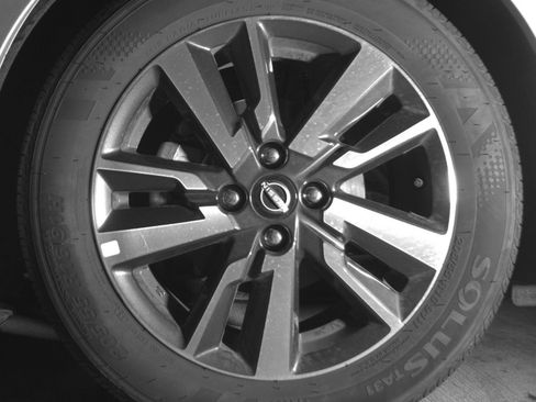 Used 2025 Nissan Versa SV FWD image 15
