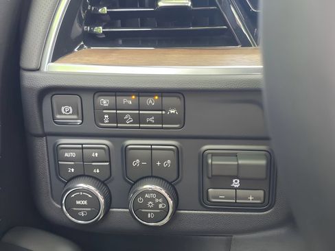 New 2026 Chevrolet Tahoe High Country AWD/4WD image 28