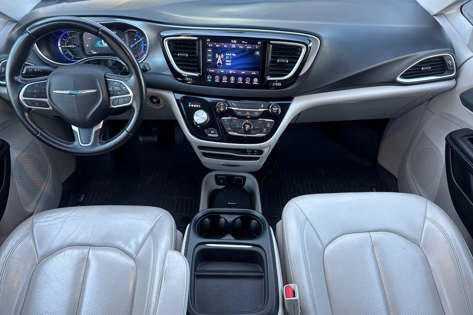 Used 2018 Chrysler Pacifica Touring-L FWD image 16