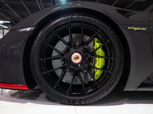 Used 2015 Porsche 918 Spyder image 47