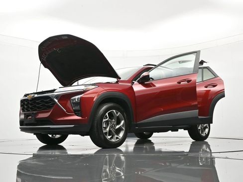 Certified 2025 Chevrolet Trax LT w/ LT Convenience Package image 48