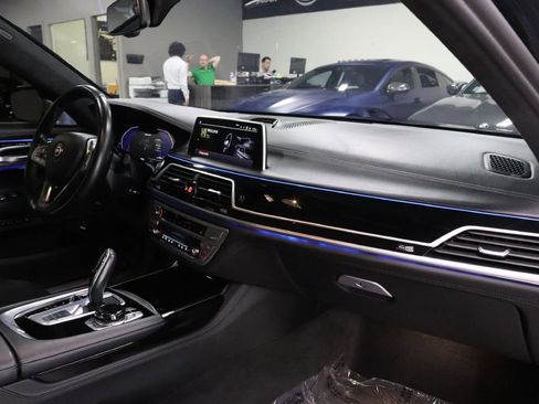 Used 2022 BMW ALPINA B7 xDrive image 25