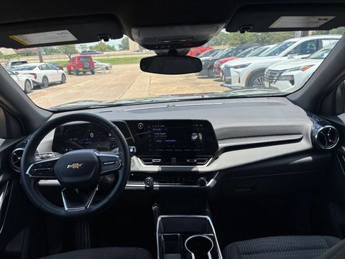 Used 2025 Chevrolet Equinox LT FWD image 32