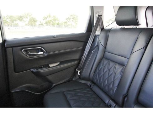 Used 2025 Nissan Rogue Platinum w/ Tech Package FWD image 14