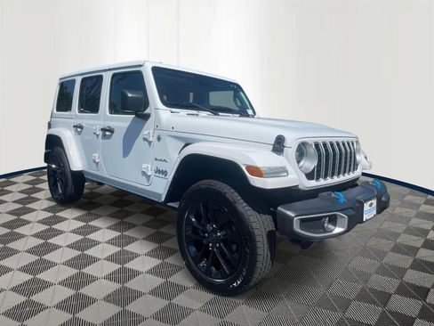 Used 2024 Jeep Wrangler Unlimited Sahara AWD/4WD image 3