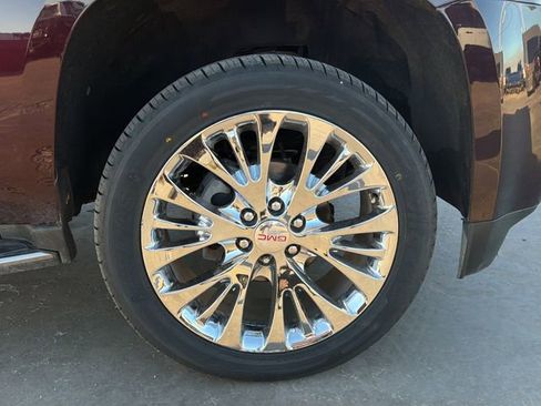 Used 2017 GMC Yukon XL SLT w/ Open Road Package image 9