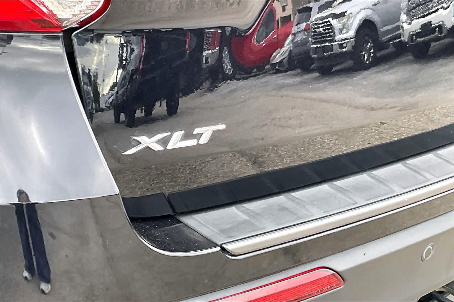 Used 2023 Ford Explorer XLT w/ Equipment Group 202A RWD image 10