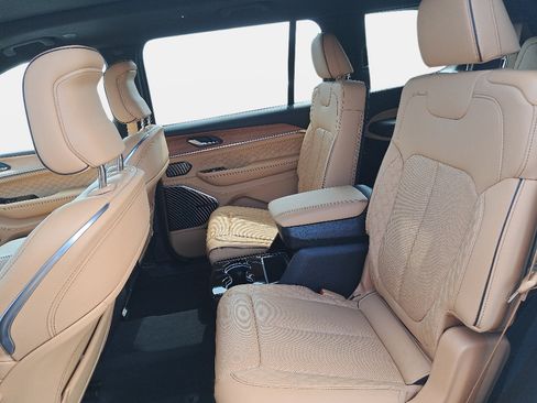 Certified 2025 Jeep Grand Cherokee L Summit AWD/4WD image 16