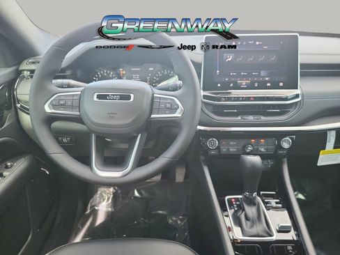 New 2026 Jeep Compass Latitude image 11