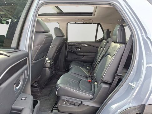 Used 2025 Honda Pilot Elite image 8