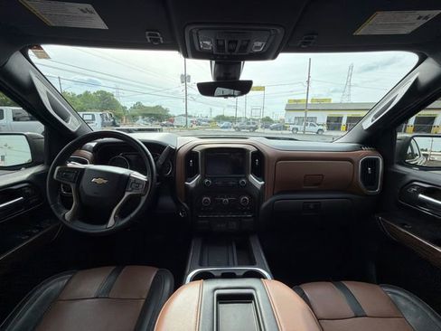 Used 2019 Chevrolet Silverado 1500 High Country w/ Technology Package AWD/4WD image 36