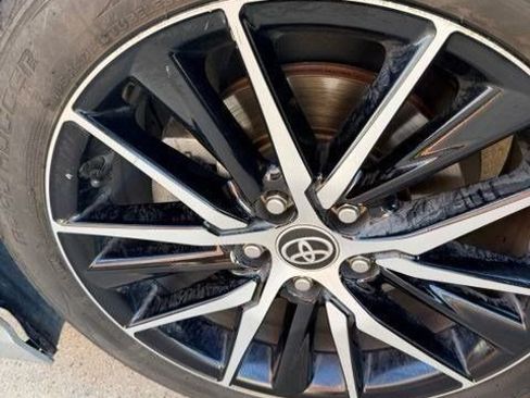 Used 2021 Toyota Camry SE FWD image 5