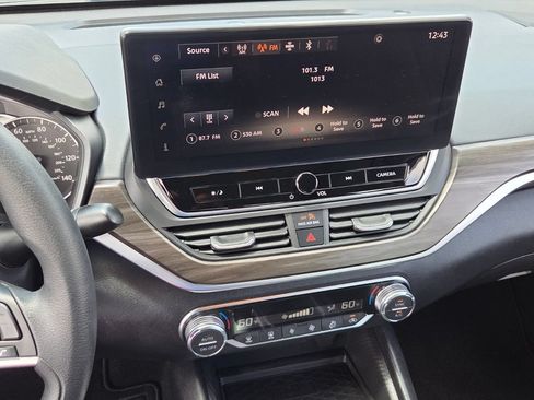 Used 2025 Nissan Altima 2.5 SV w/ SV Special Edition Package FWD image 17