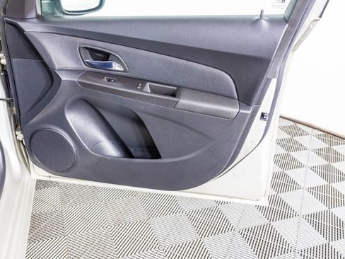 Used 2015 Chevrolet Cruze LT image 42