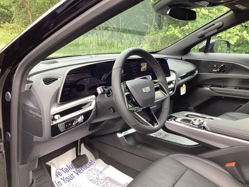 New 2025 Cadillac Lyriq Luxury image 20