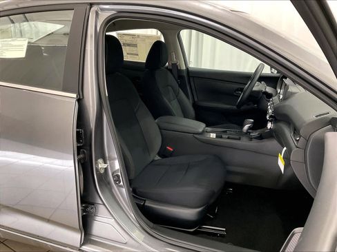 Used 2025 Nissan Sentra S image 11